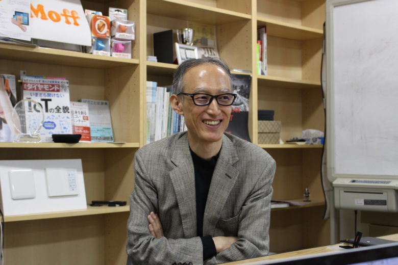 「「東大生はレールに乗ってる場合じゃない」【世界初・ケータイをネットにつないだ男、鎌田富久氏が起業を激推し】」のサムネイル画像