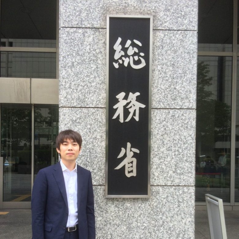 【東大卒新入社員の声】どんな仕事からも学びを。「情と理を持つ官僚」を目指す研鑽の日々を覗き見！【総務省】のサムネイル